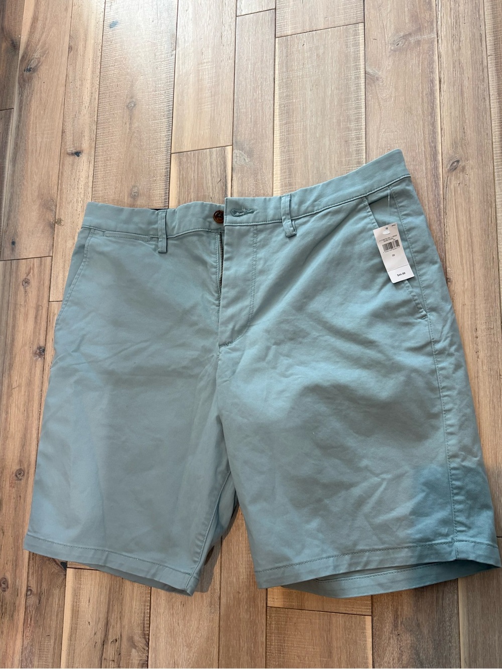 Gap 9” Mens Short NWT